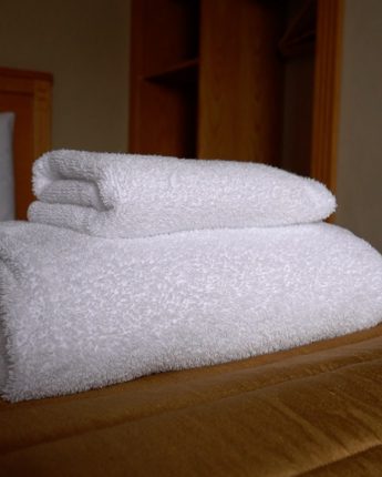 Standard Room White Fluffy Towels