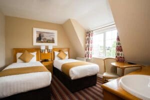 Motel vs Hotel 2 Standard Family - Twin