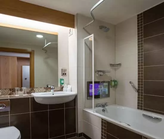 Executive Double with Bath TV at Belmore Court & Motel